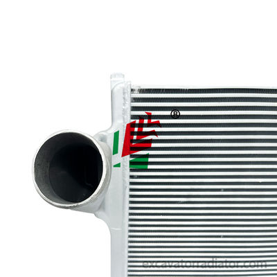 Isuzu intercooler OEM114310555 truk kinerja tinggi aluminium dissipation panas intercooler perakitan